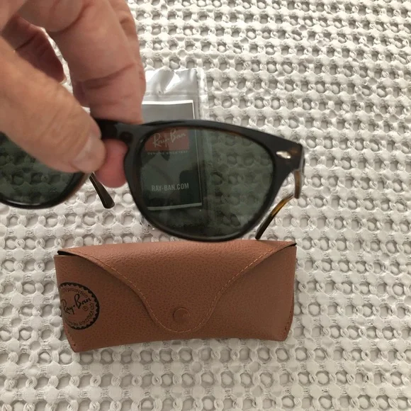 Ray-Ban polarized sunglasses with case and lens cleansing  display picture 2
